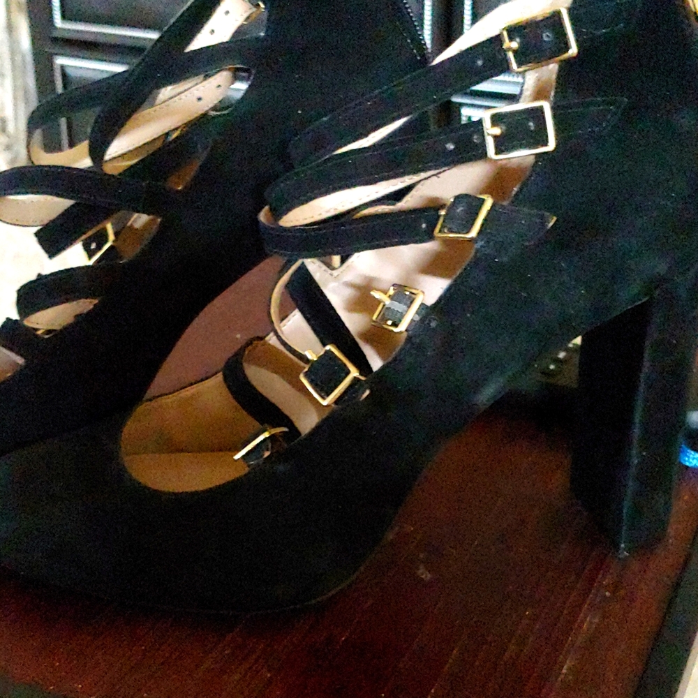 Shoes - Picture 3 of 6